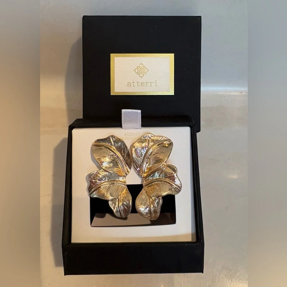 New in box. Gold tone Leaf Earrings by Aterri. Elevates any outfit! Not heavy. - Picture 3 of 8